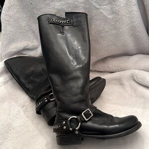 Frye vintage moto boot. Calf width is 14inchrs